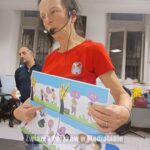 Zdjęce 15 Pani Agnieszka prezentuje przykładowe praca